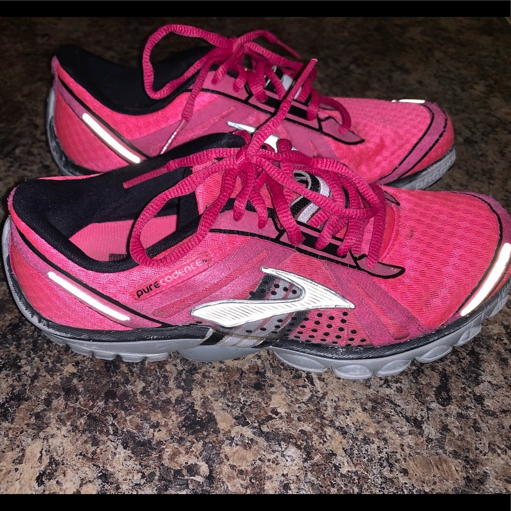 WOMENS  BROOKS SHOES